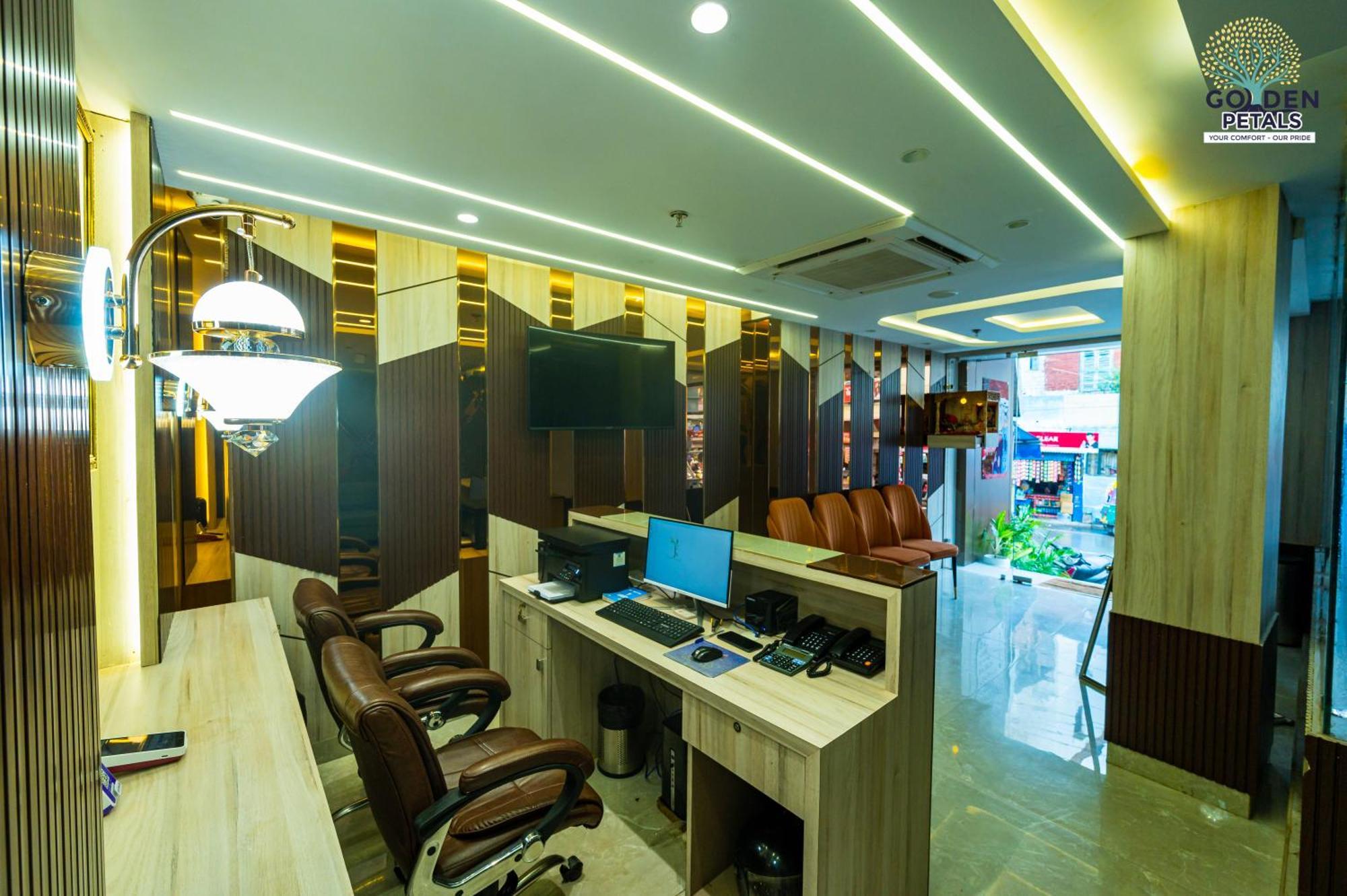 Hotel Golden Petals 瓦拉纳西 外观 照片